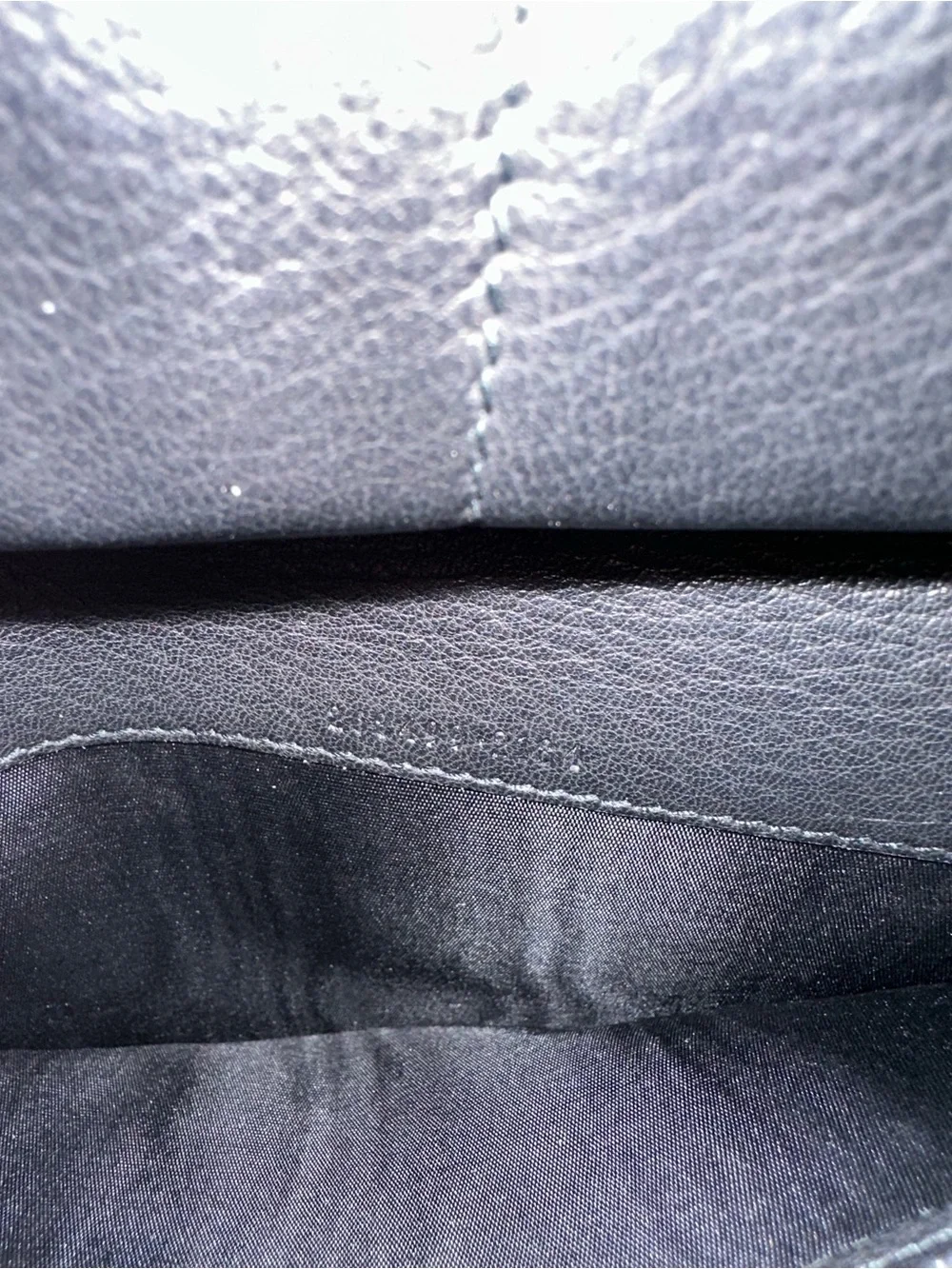 Gucci Black Leather Zip-Around Wallet with Embossed Double G